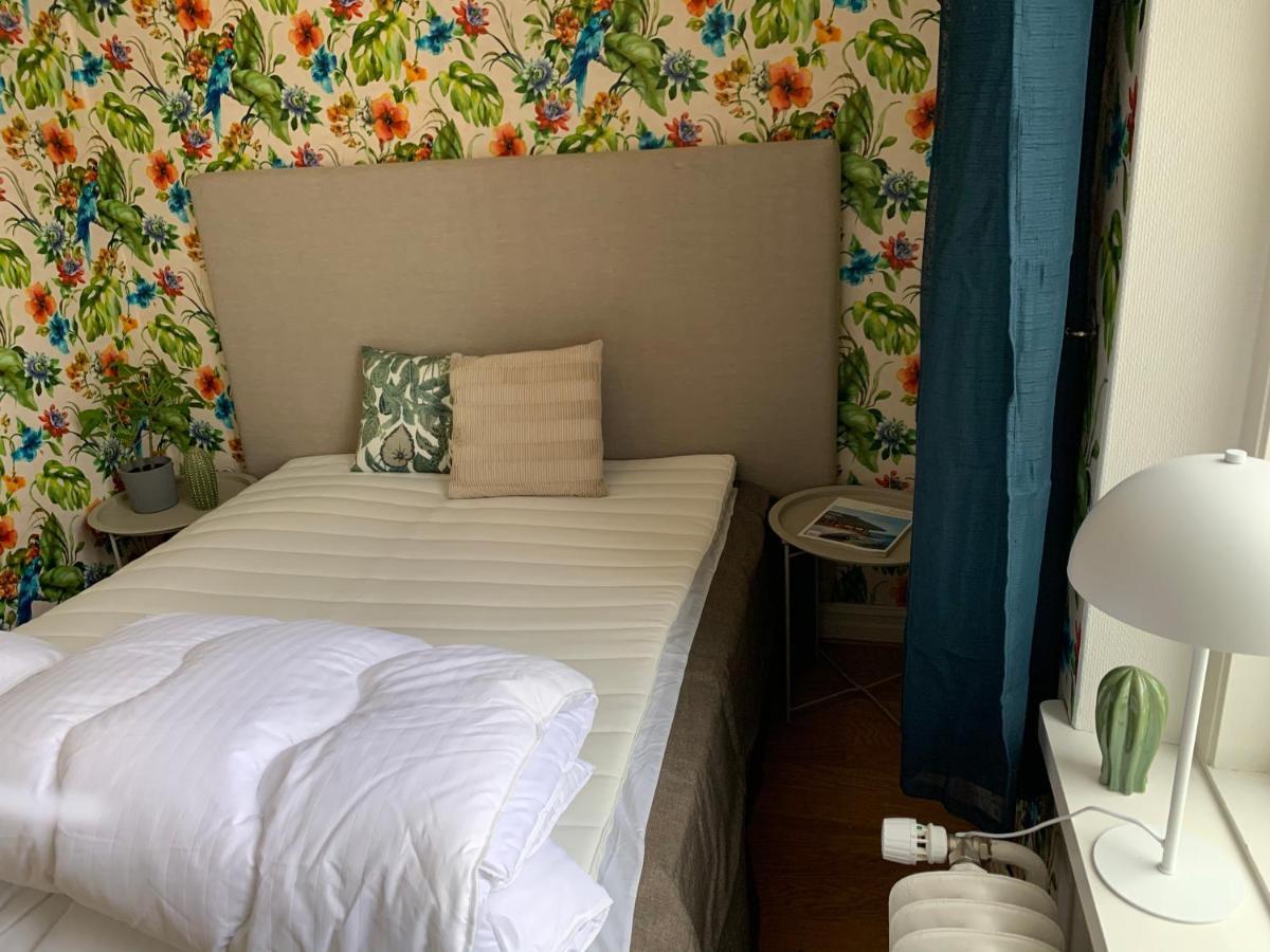 Tree Top Hill - The Old Station House - Bastad Holiday Apartments Екстериор снимка